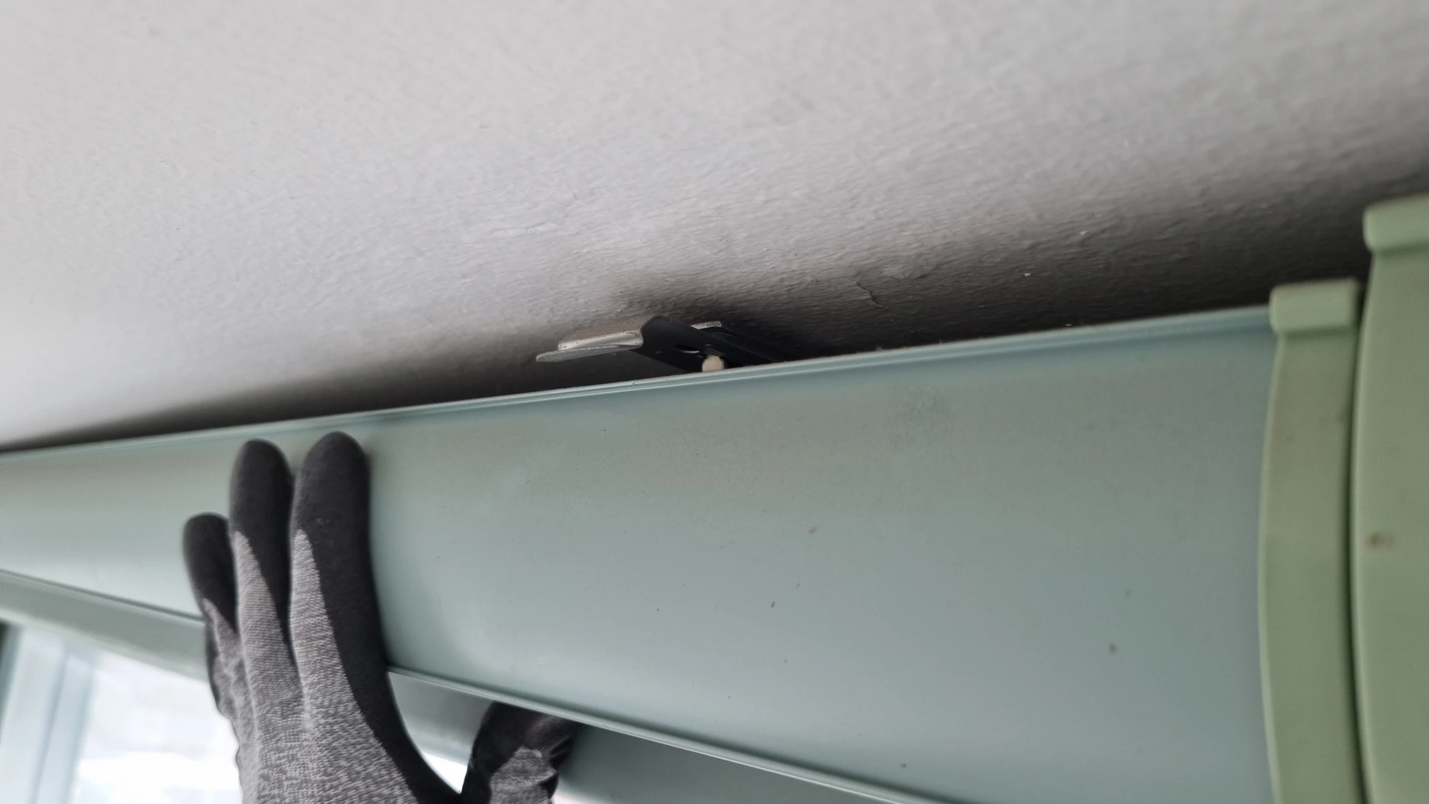 블라인드 레일 고정장치 뺀 모습