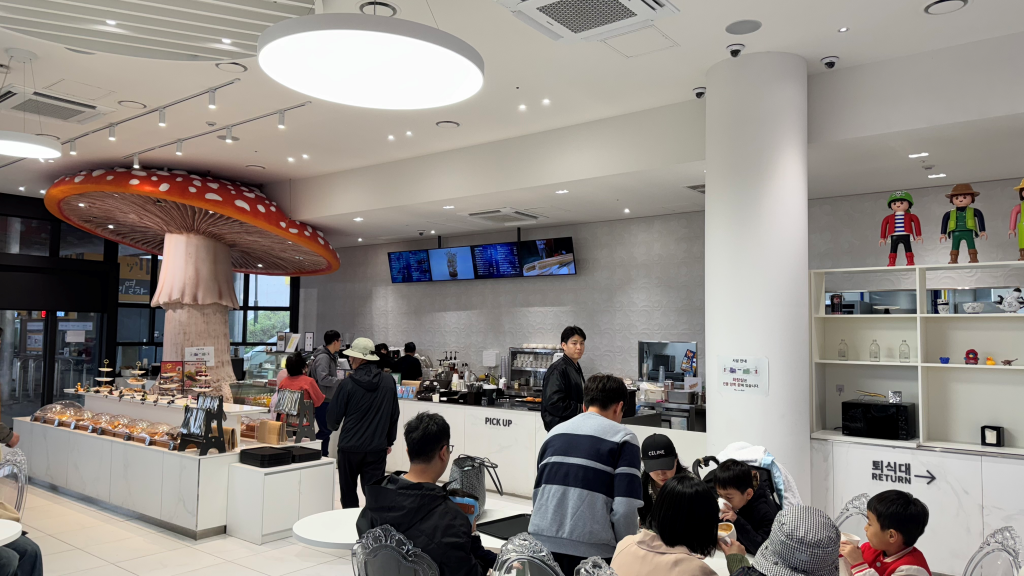 과천 서울대공원 원더카페, 이상한 나라의 앨리스 테마 베이커리 카페