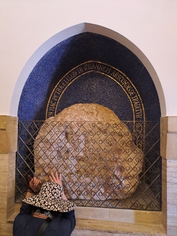 그들에게 피난처를 마련해 준 바위