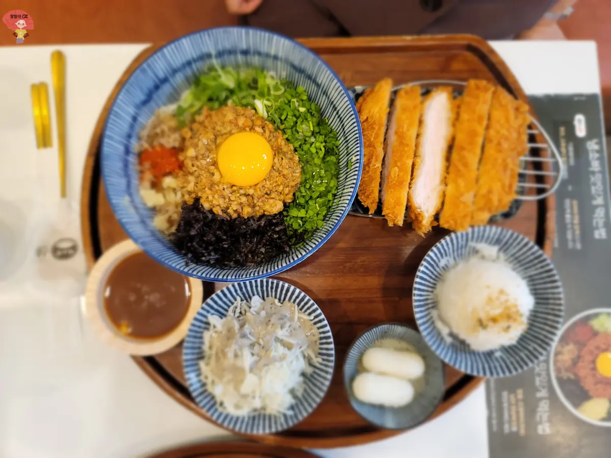 경기-남양주-돈카츠-소바-전문점-백소정-마제소바-돈카츠-샐러드-연유치즈떡-소스와-밥-한상차림