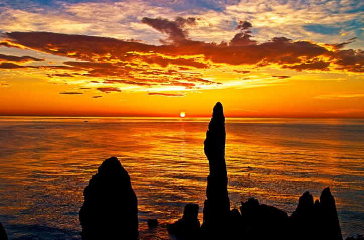 추암촛대바위 해돋이