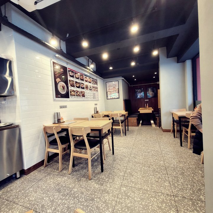 더진국-식당-내부