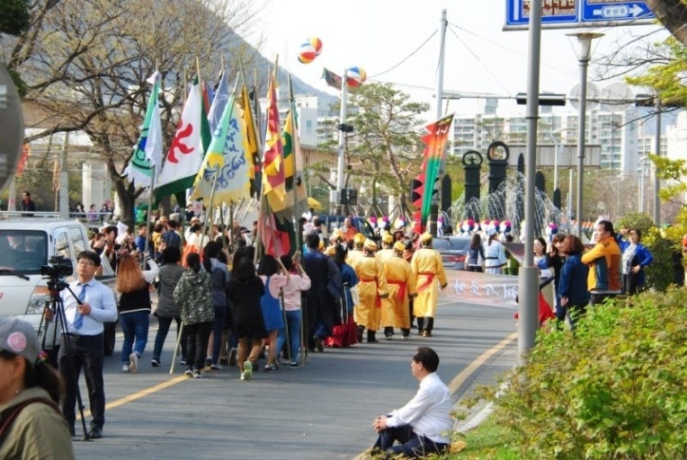 수로왕 행차 퍼레이드 사진