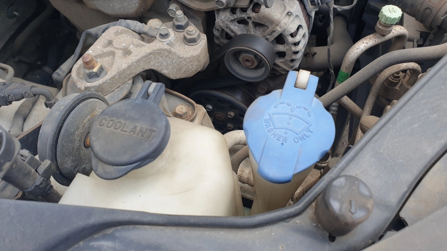 아반떼 워셔액 넣는 곳