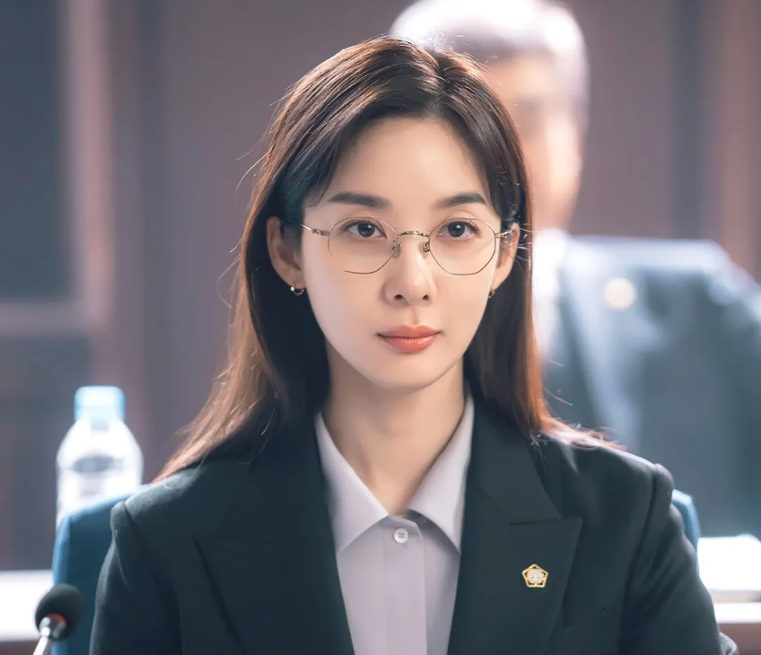 드라마 천원짜리 변호사 속 이주영 역의 이청아