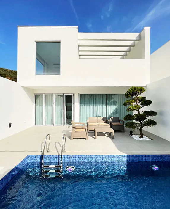 화이트리 풀빌라 펜션