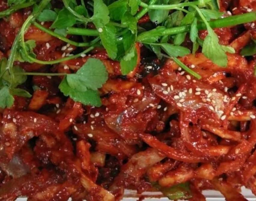 방금 무쳐 나온 6시내고향 광명전통시장 홍어무침