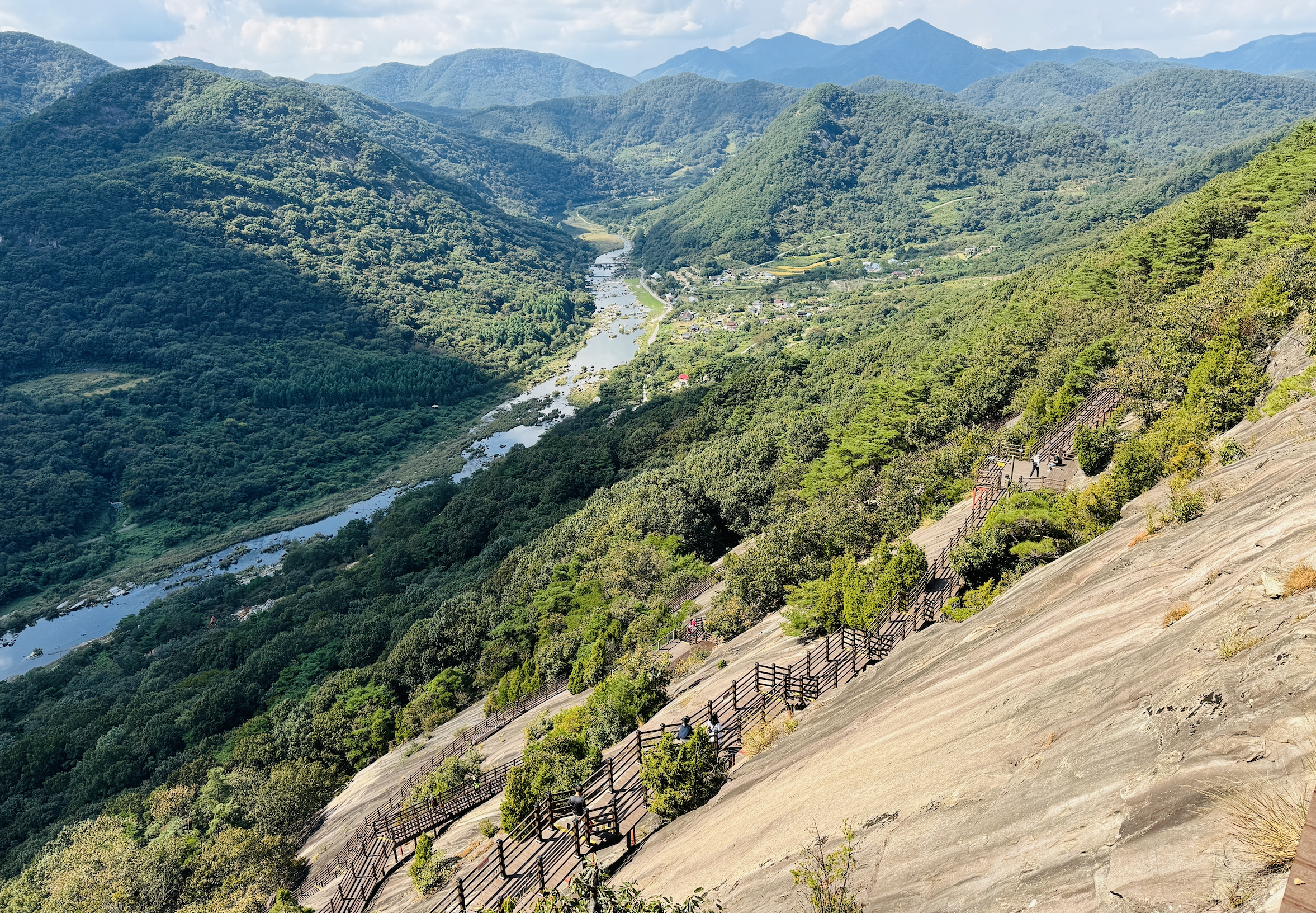 용궐산 하늘길과 섬진강 풍경