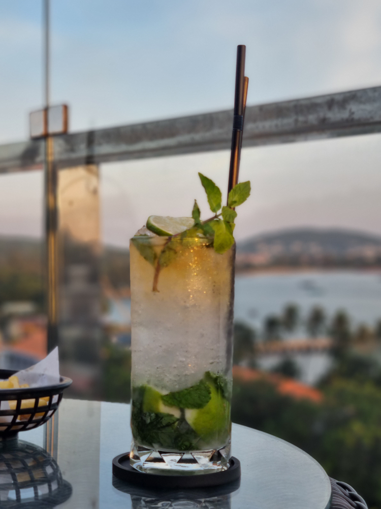 PH 루프탑 바 메뉴 중 모히또