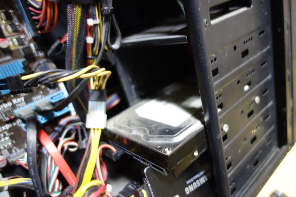 하드디스크/케이블 배치 변경 전후 사진(1)