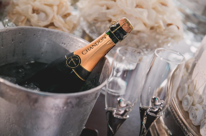 모엣 샹동 임페리얼 샴페인이 전하는 축하와 우아함의 상징