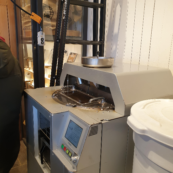 교토 카페 투어 ③ 구라스 교토 스탠드, 응 카페, 커피샵 마루야마_응 카페_매장 내부 2