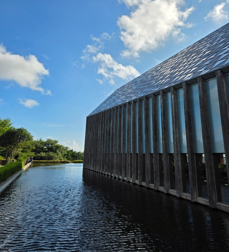 제주 방주교회의 옆 모습이다. 이타미 준의 작품이다. 인생 사진을 찍을 수 있는 곳이기도 하다. 조요하고 숭고하다.
