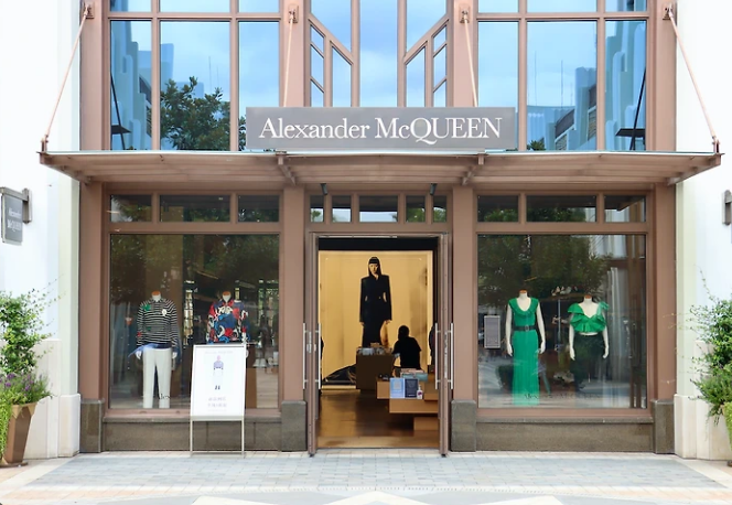 알렉산더 맥퀸(Alexander McQueen) 매장 사진