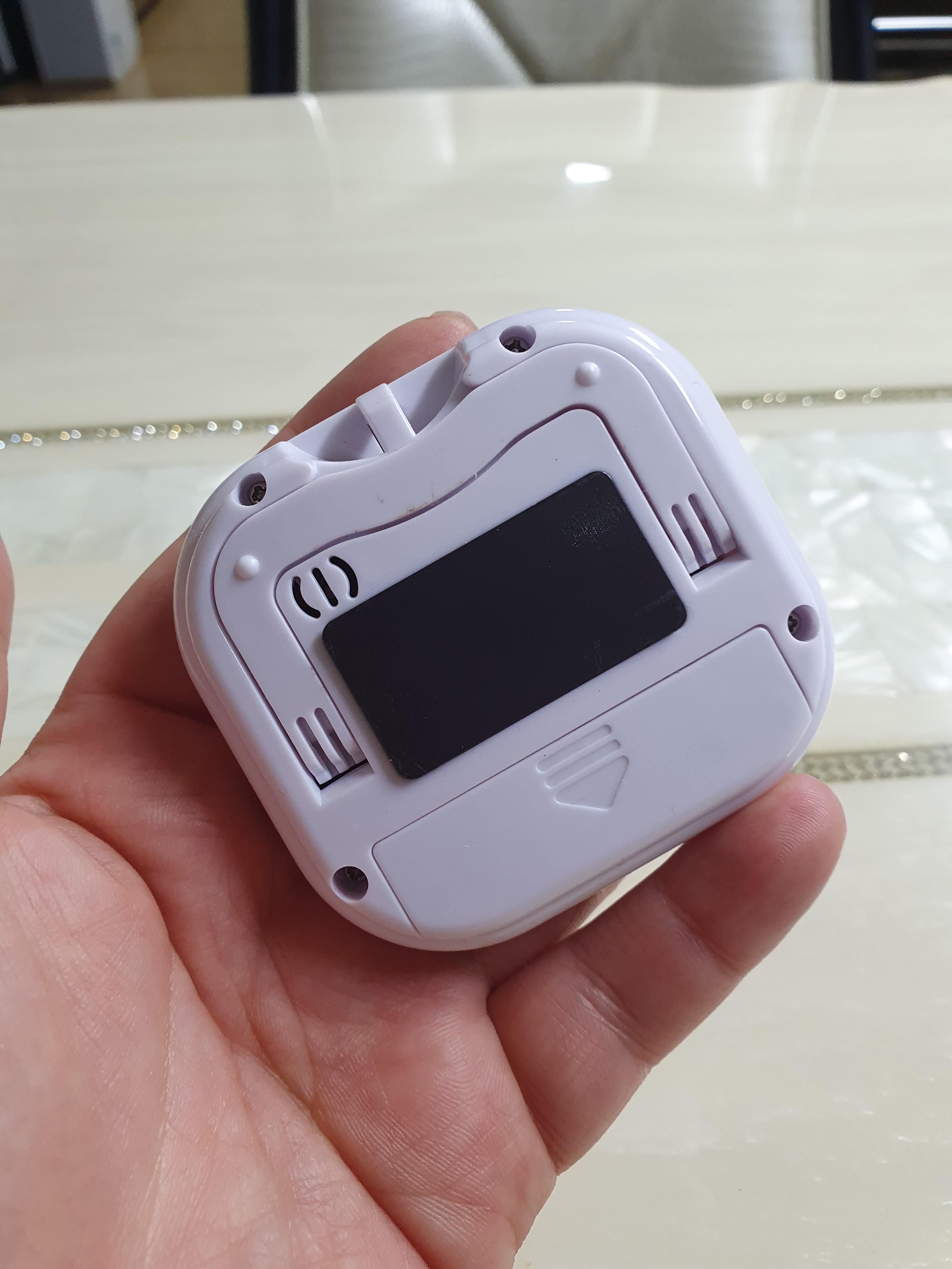 JS-118 KITCHEN TIMER 쿠킹타이머 뒤에 자석이 있어서, 철판에 딱 잘달라 붙어 있다.