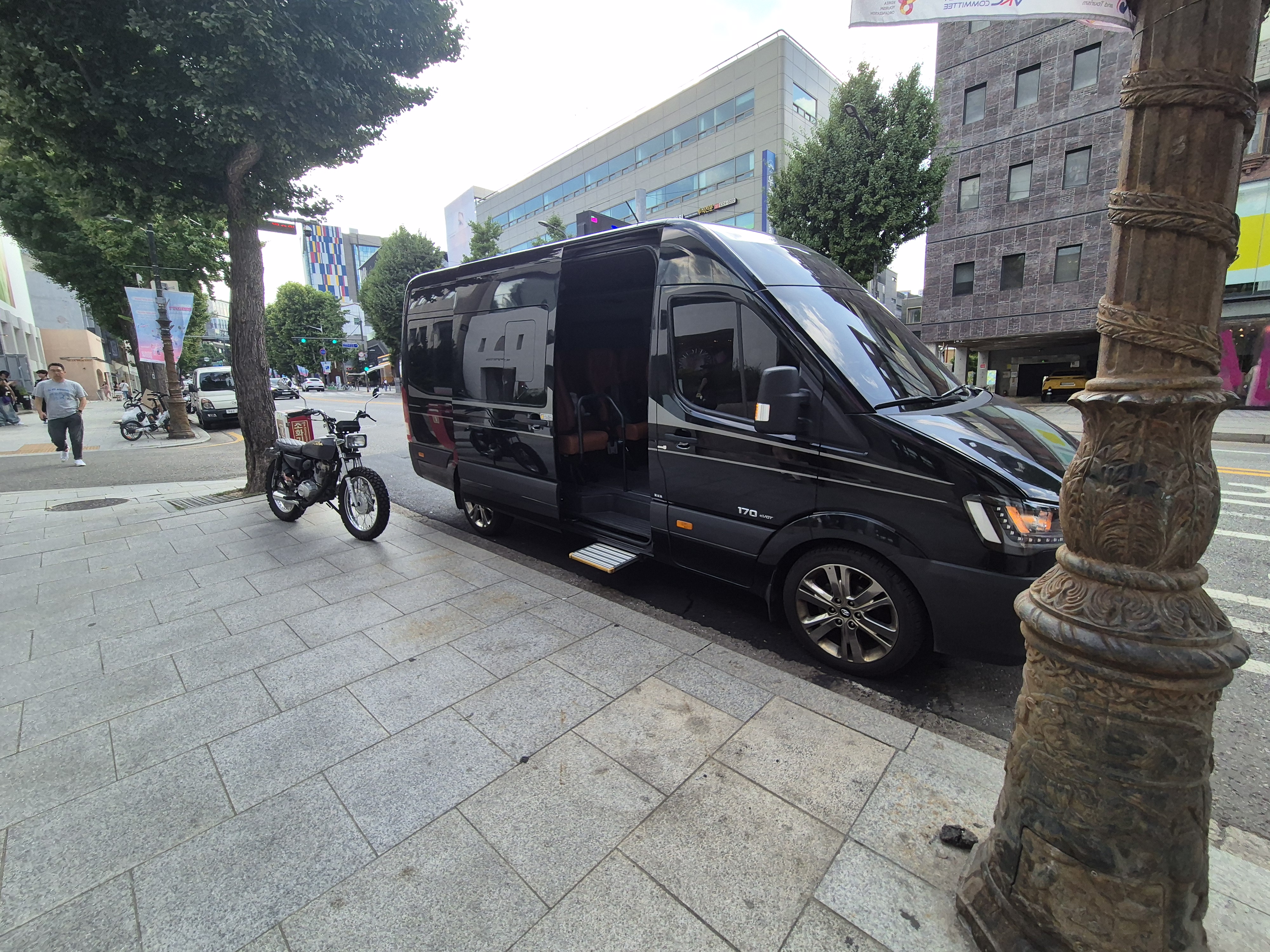 Private chauffeur vehicle driving through Seoul city