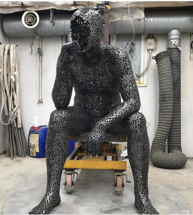  자전거 체인 이용하여 인상적인 조형물 제작하는 한국인 예술가 Human Figures Formed by Bicycle Chain Contemplate Our Relationship Within the World