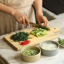 오이냉국을-정갈하게-만드는-주부