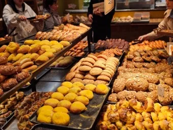 성심당 빵 추천 망고시루가 아닌 망고롤 맛은 어떨까_12