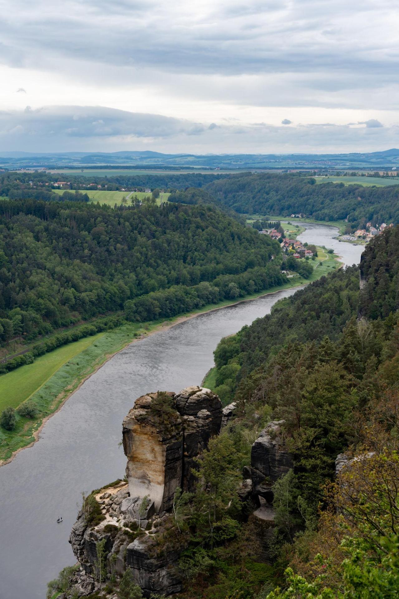 무자일주 물상 : 산과 물의 공존