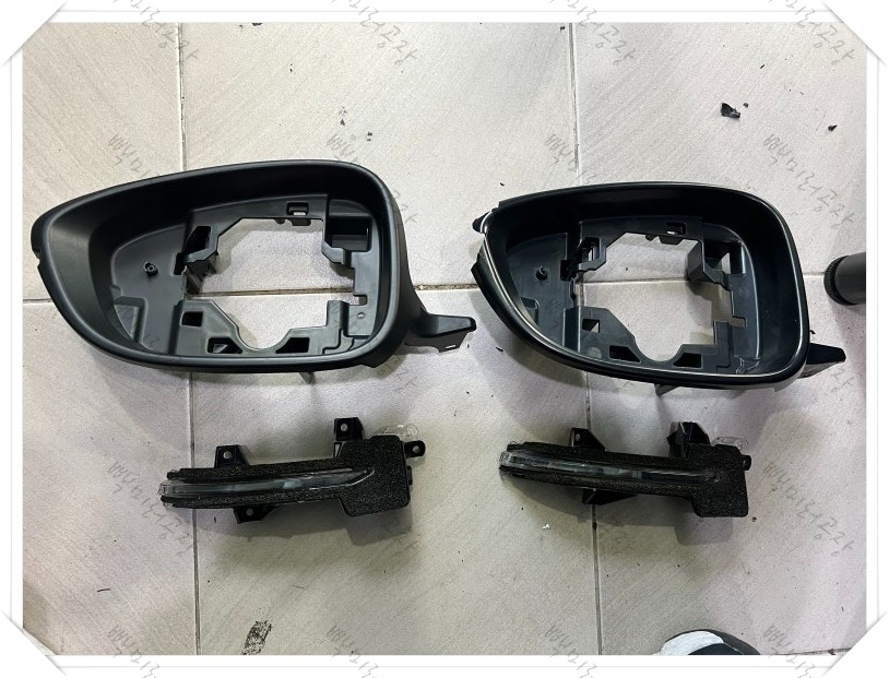 혼다 어코드 사이드미러 (상)속커버 (하)깜박이 (좌)중고부품 (우)파손된 부품