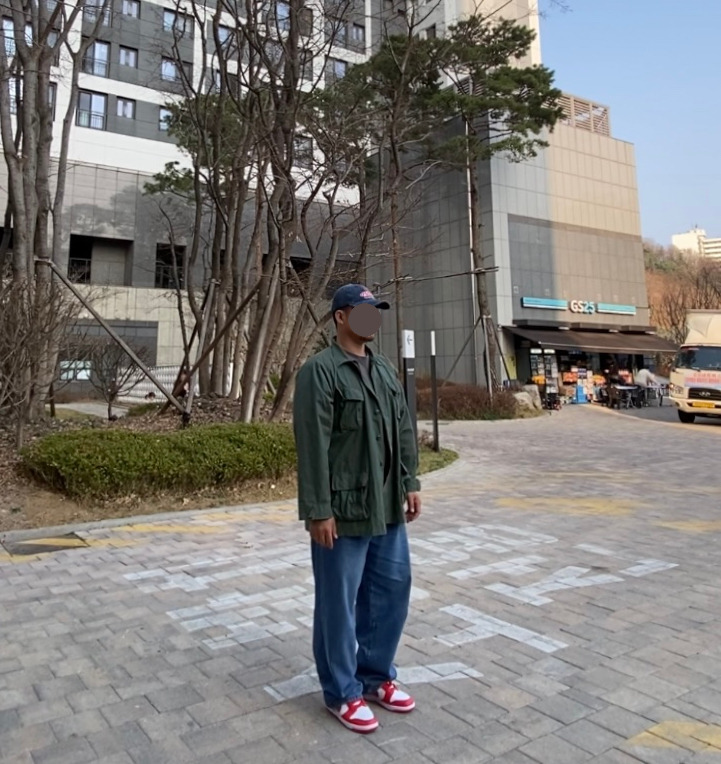 데일리룩('26. 3. 27.)브이투 스톤워싱 빈티지 볼캡, 칼하트 포켓티 K87, 로스코 립스탑 정글 퍼티그재킷, 에러스익셉티드 플리츠 데님팬츠, 나이키 덩크 로우 유니버시티레드