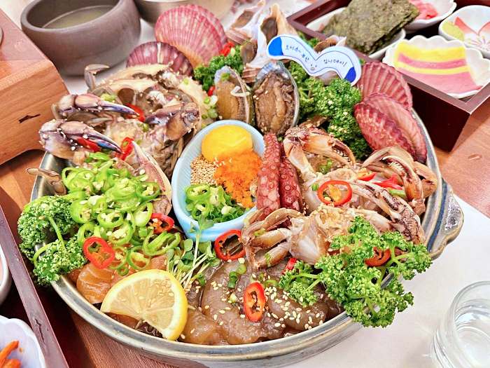 토요일은 밥이좋아 토밥 좋아 부산 해운대 암게 숫꽃게 전복 문어 새우 골뱅이 가리비 모둠해물장 맛집