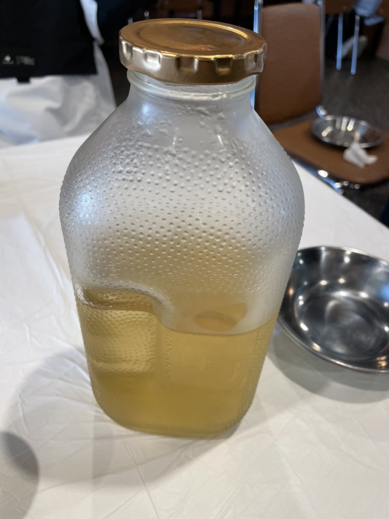 스뎅식당 물병