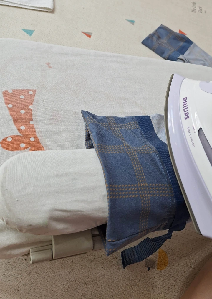 옷수선-테이프로-바지단-줄이기