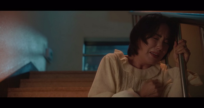 계단에-앉아-오열하는-차정숙