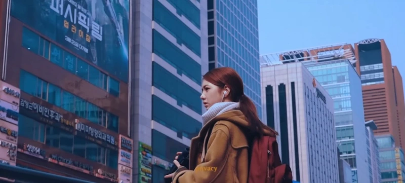 뮤직비디오에 출연하고 있는 배두 진가현