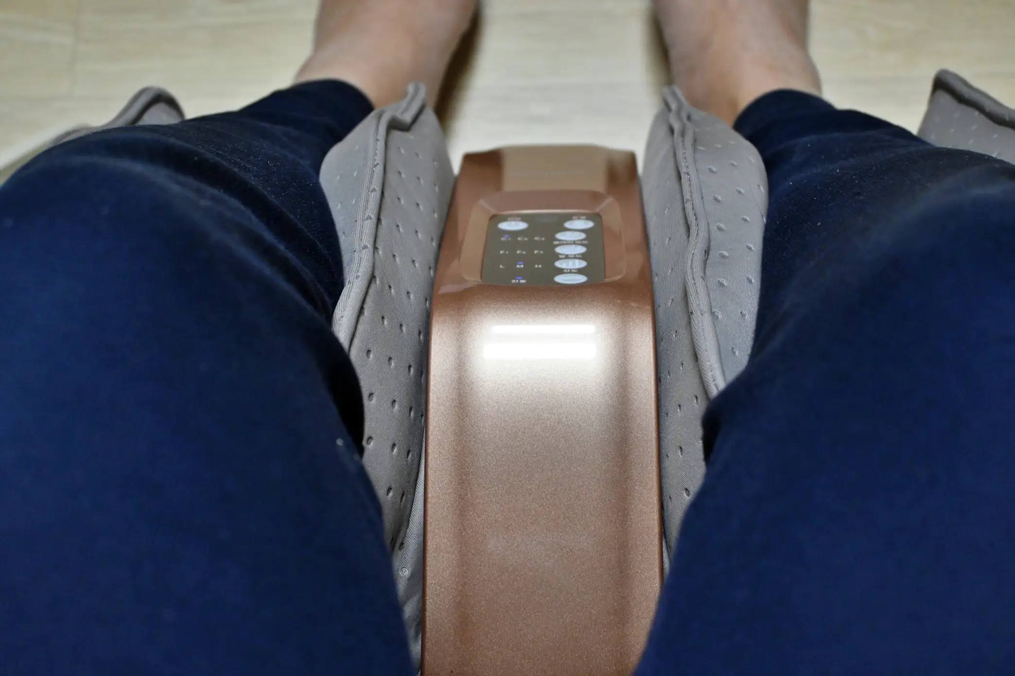 웰모아 웰러쉬 다리마사지기 HCW-60S 어떤 자세에서도 마사지 가능 사진12