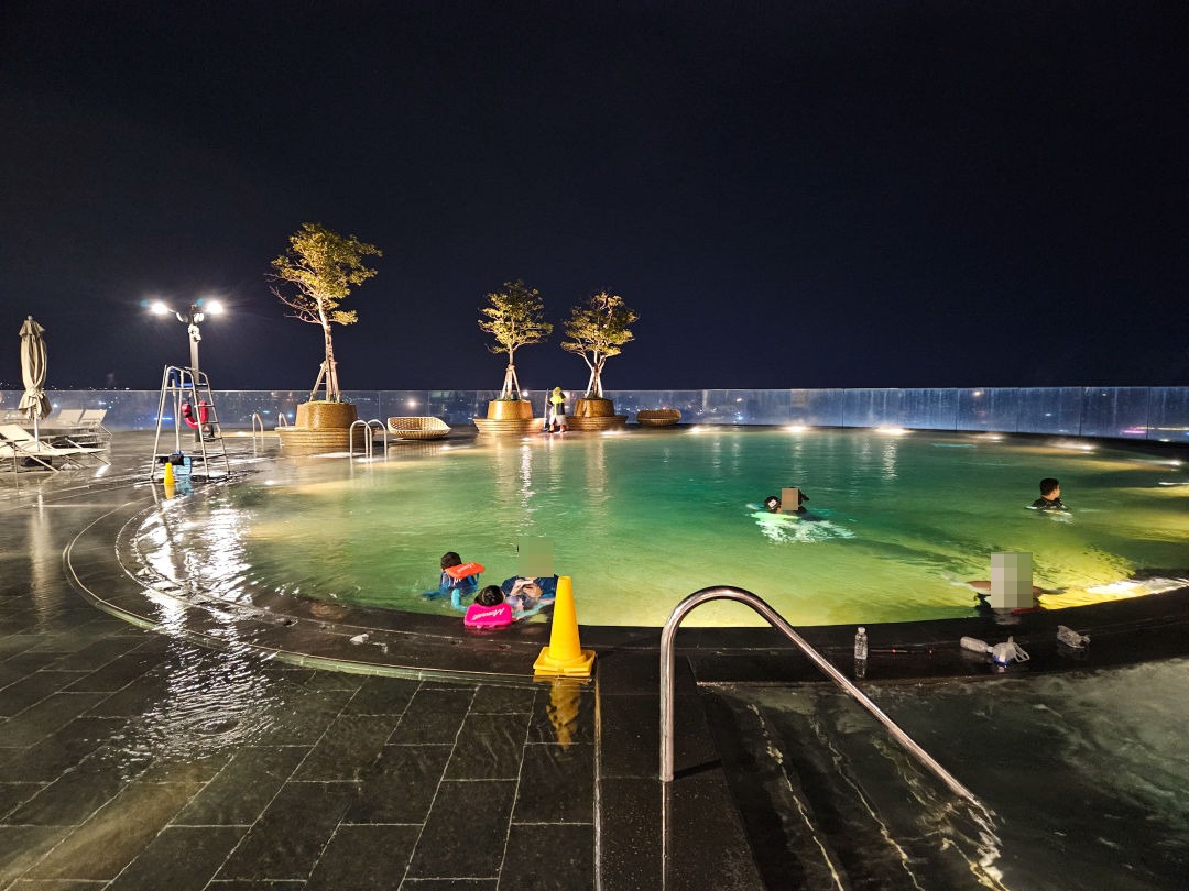 그랜드 하얏트 제주 야외 수영장 온수풀