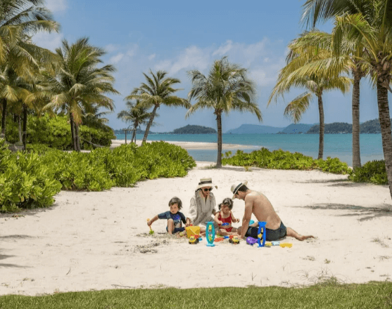 리조트 앞 모래