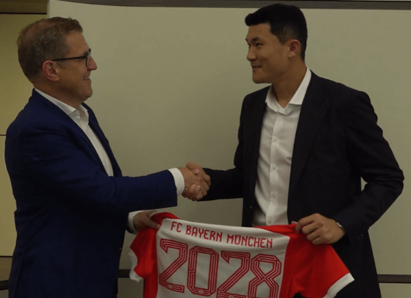 뮌헨 홈페이지 김민재 관련 사진입니다.