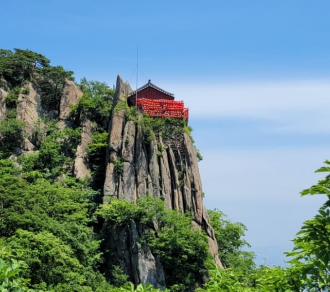 절벽위에 대피소