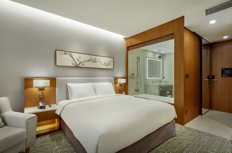 서머셋-센트럴-분당-침실과-화장실