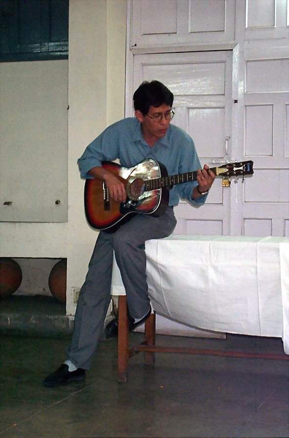 볼리비아 아저씨의 라밤바 연주