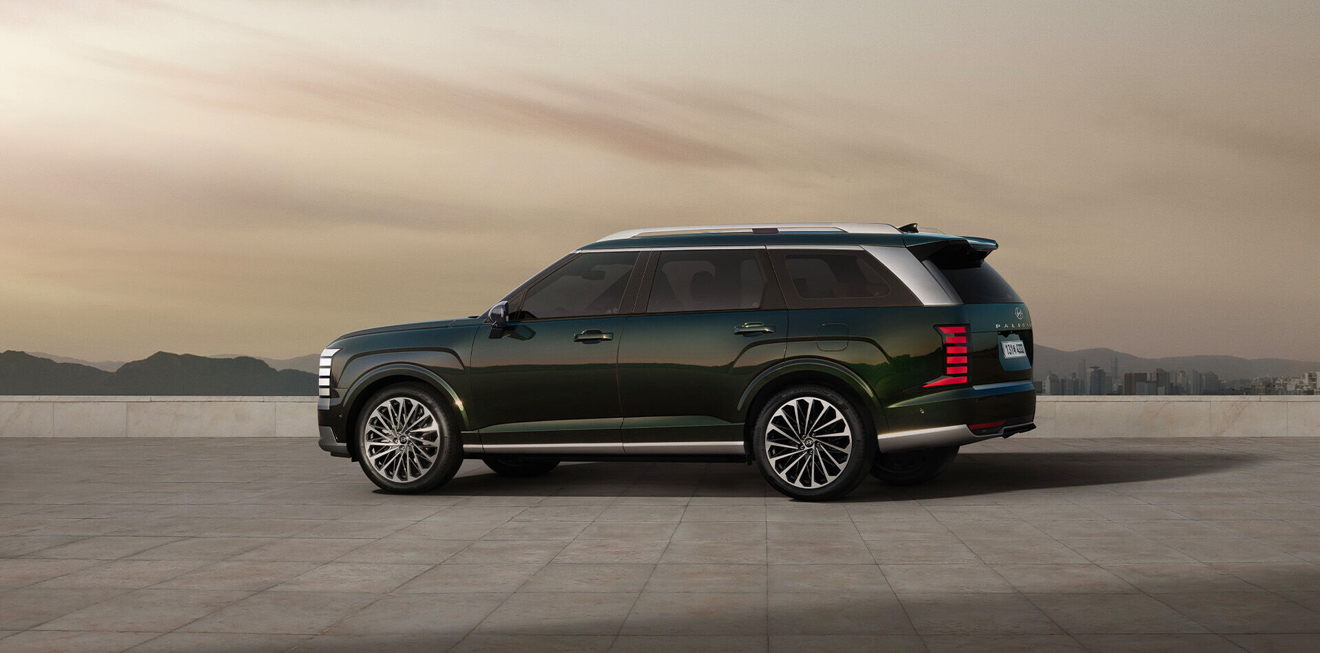 즉시 출고 가능한 화이트 크림 색상 팰리세이드 전면 모습