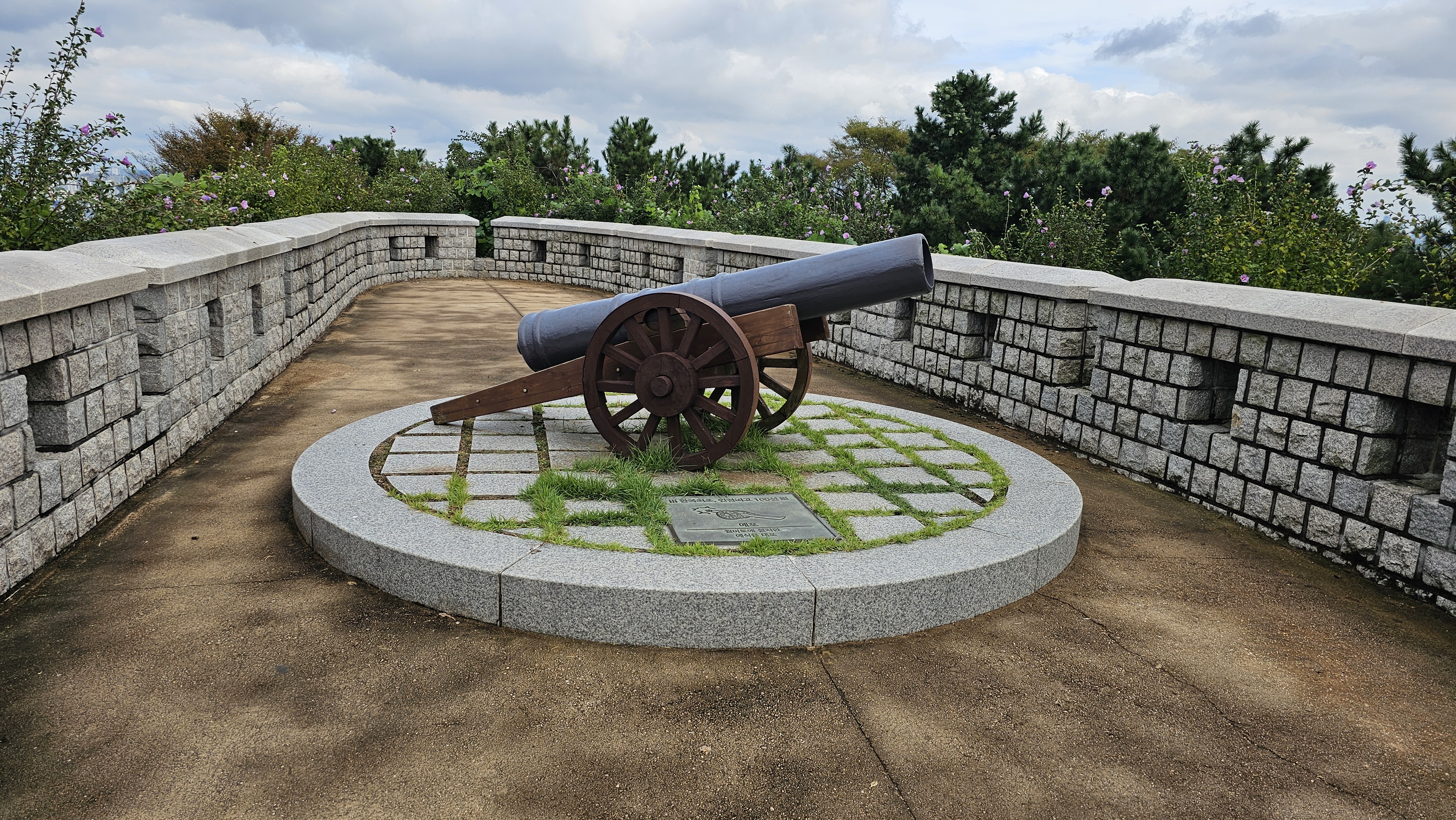 월미산 정상광장과 예포광장