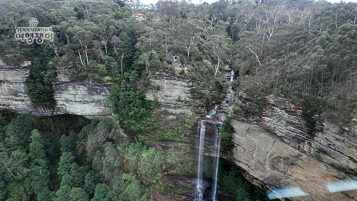 블루마운틴 시닉월드 폭포 전경 Scenic waterfall in Blue Mountains from Skyway cable car
