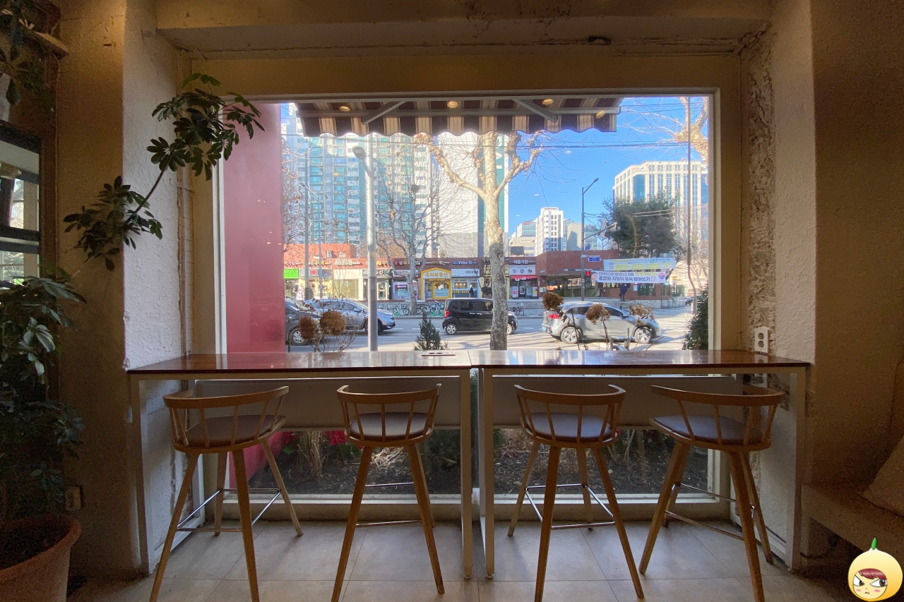 세프의 아이들 1층 창가석