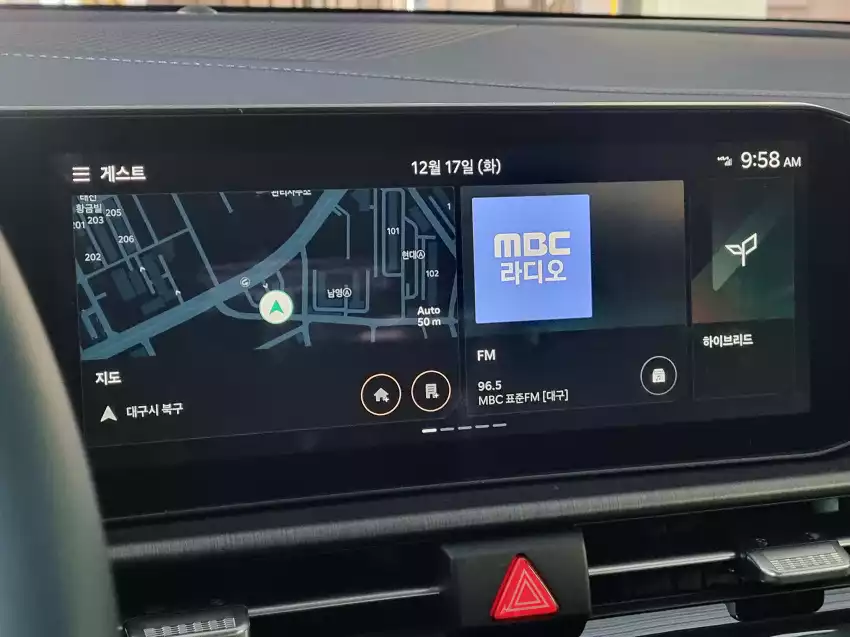 더 뉴 스포티지 하이브리드의 가운데 12.3인치 화면은 이렇습니다.
