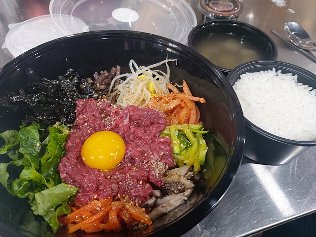 육회듬뿍비빔밥