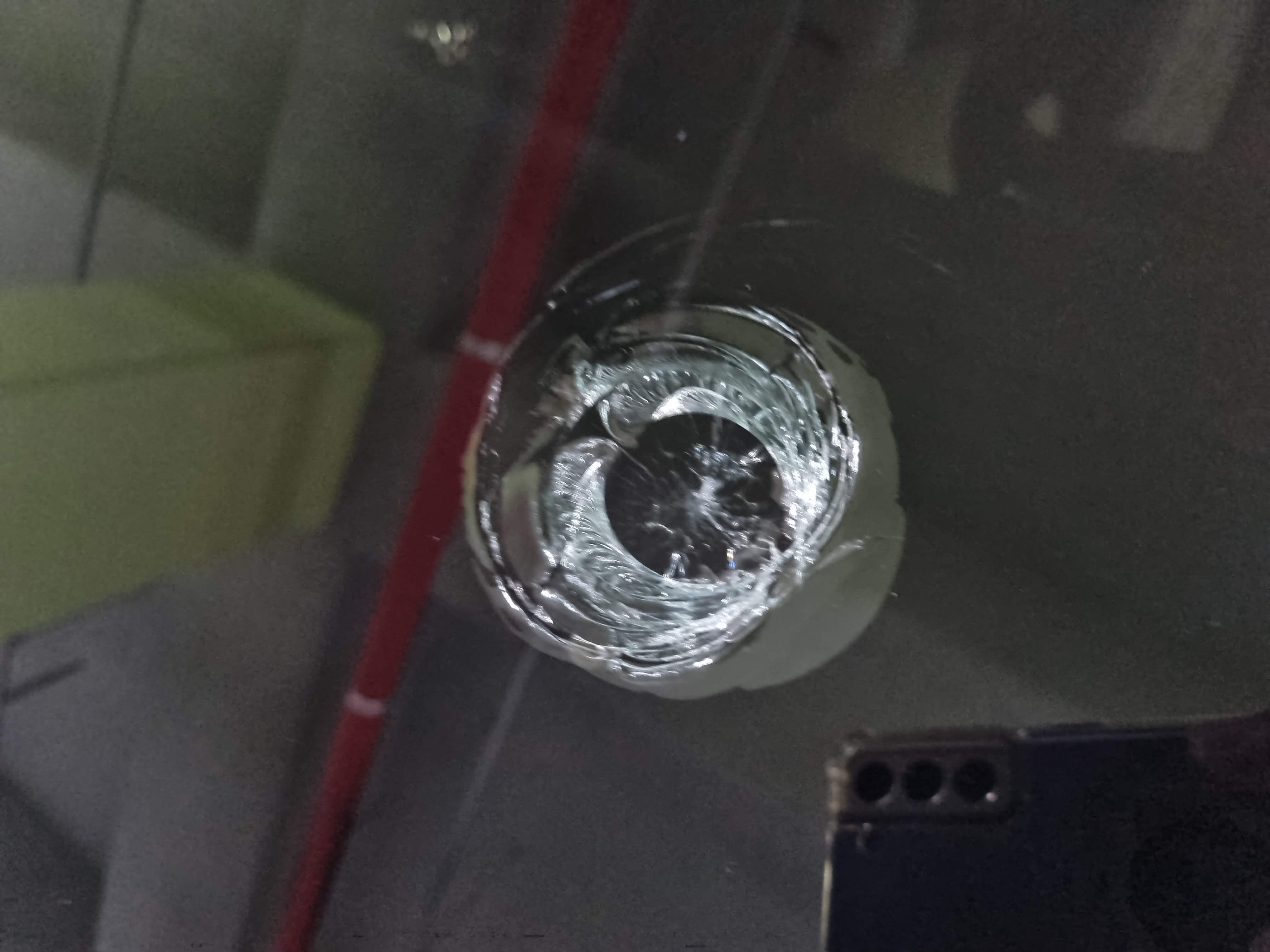 차량-앞유리-돌빵