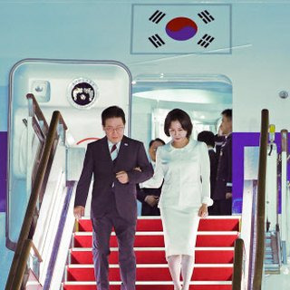 이 대통령 순방 귀국, 인도&middot;베트남 순방 8000만불 수출 성과와 호르무즈 봉쇄 위기 관리
