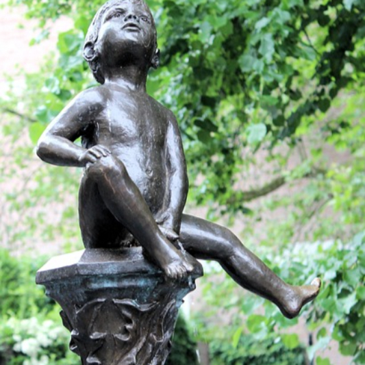 소변-보는-동상