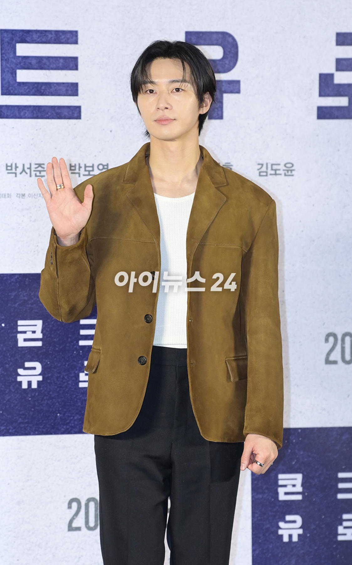 배우 박서준이 21일 오전 서울 광진구 자양동 롯데시네마 건대입구에서 열린 영화 '콘크리트 유토피아'(감독 엄태화) 제작보고회에 참석하고 있다. [사진=정소희 기자]