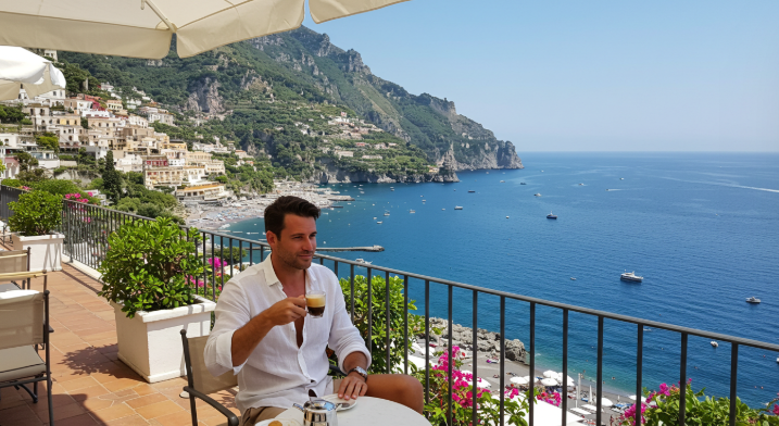 아말피 해안의 럭셔리 리조트 테라스