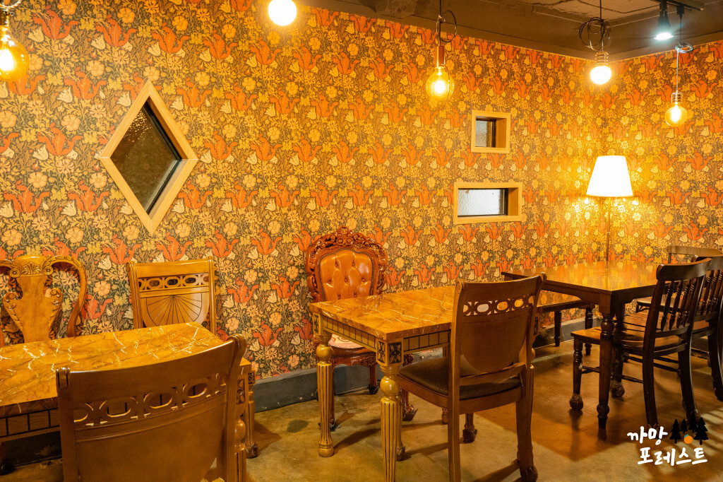 사맛디 커피실록 내부